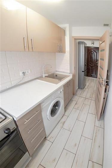 Apartament cu 3 camere semidecomandat în Eroii Revoluției