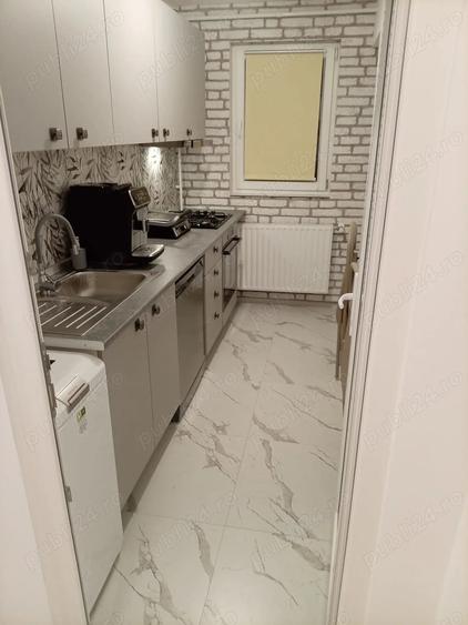 Apartament cu 3 camere decomandat în Sud