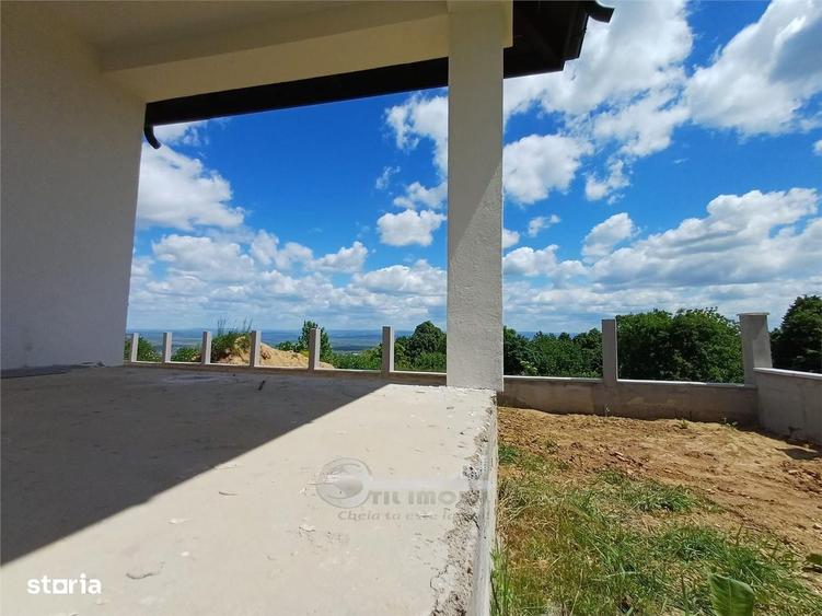 Casă cu 4 camere în Păun