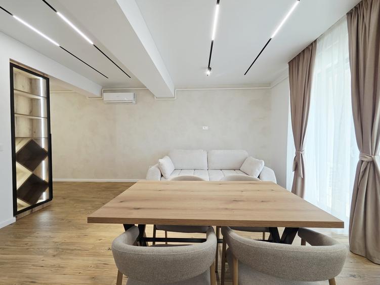 Apartament cu 3 camere decomandat în Central