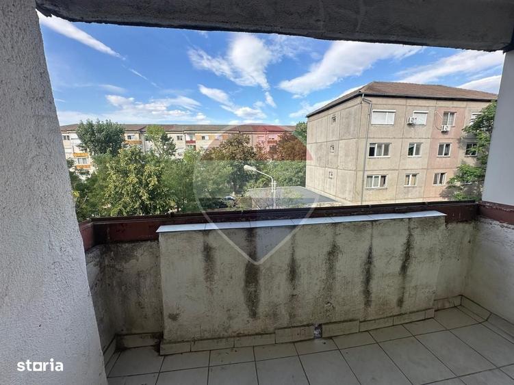 Apartament cu 3 camere decomandat în Rogerius