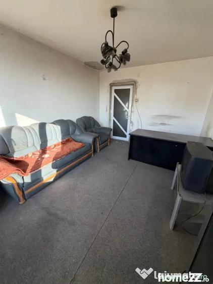 Apartament cu 3 camere decomandat în Calea București