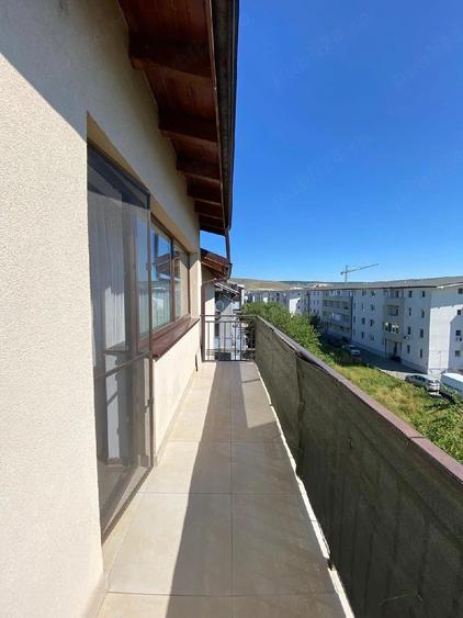Apartament cu 3 camere semidecomandat în Florești