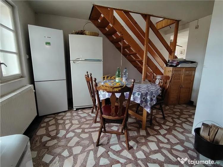 Casă cu 5 camere cu Teren 2000 Mp în Central