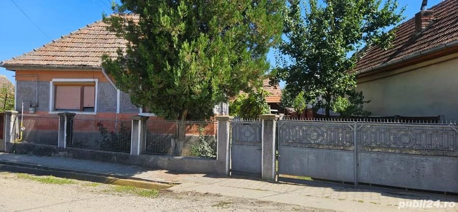 Casă cu 4 camere cu Teren 1013 Mp în Sâncel