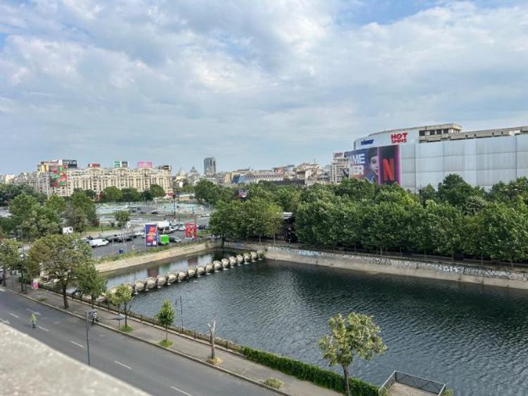 Apartament cu 2 camere decomandat în P-ța Unirii