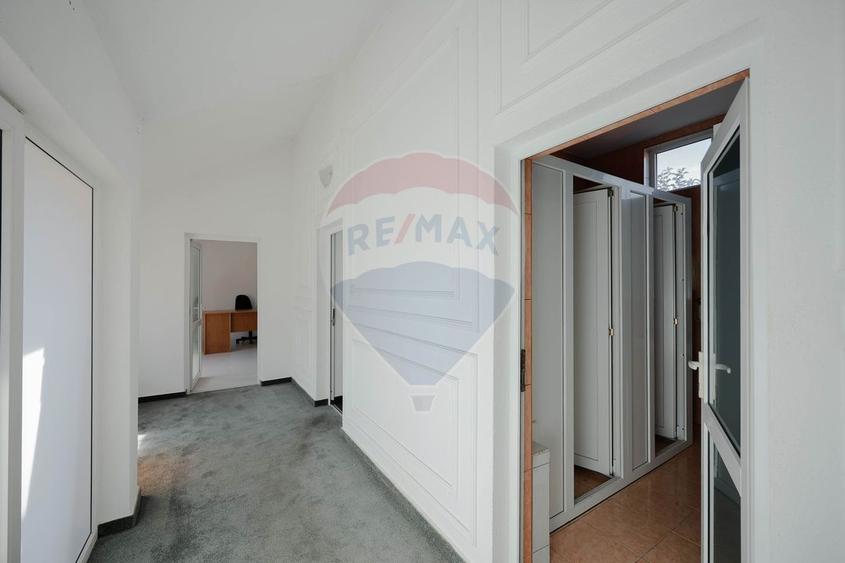 Casă individuală cu 15 camere cu Teren 380 Mp în Decebal