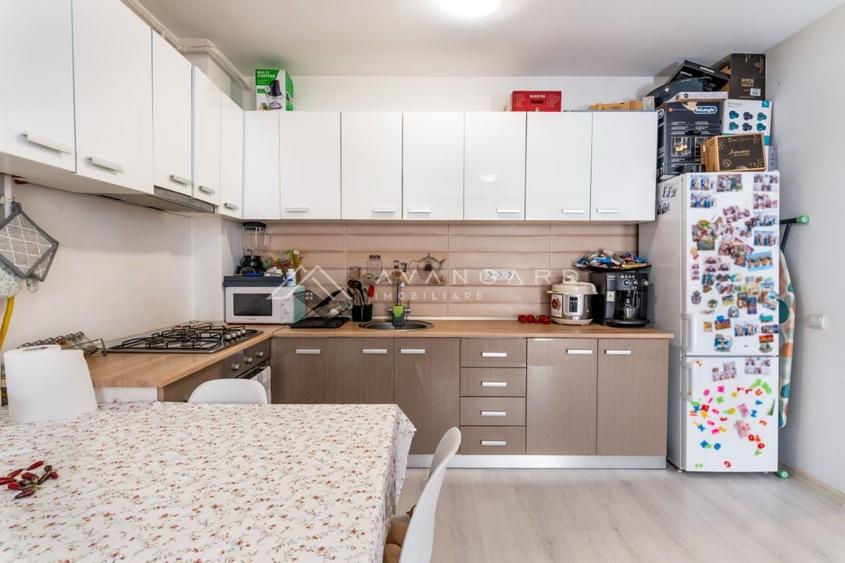 Apartament cu 2 camere semidecomandat, mobilat în Florești