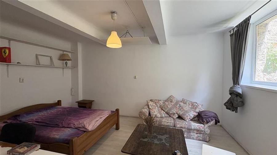 Apartament cu 2 camere semidecomandat, mobilat în Central