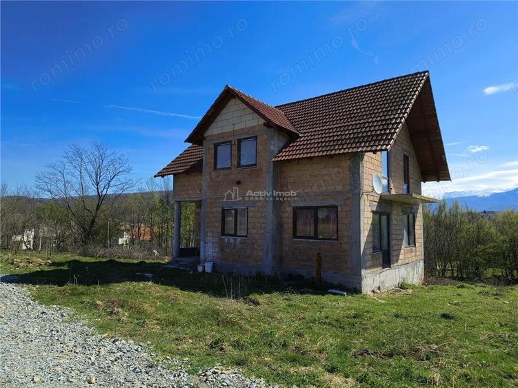 Casă cu Teren 295 Mp în Periferie