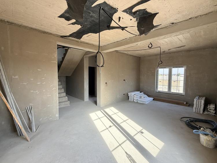 Duplex cu 4 camere cu Canalizare în Moșnița Nouă