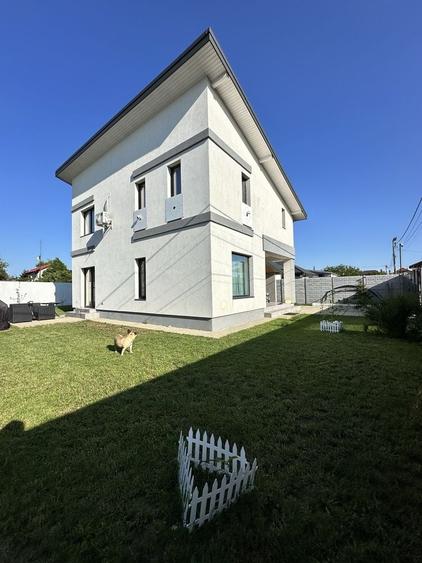 Casă cu 4 camere în Petrești