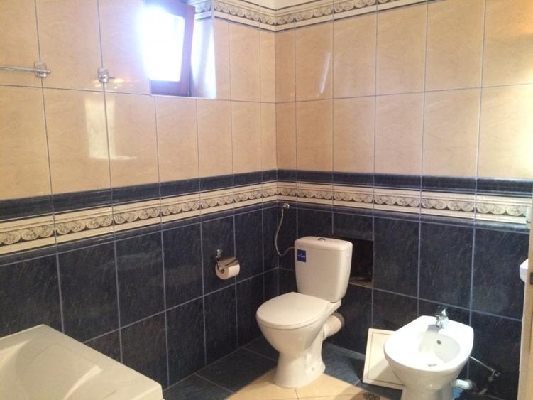 Casă individuală cu 9 camere cu Piscina în Băneasa