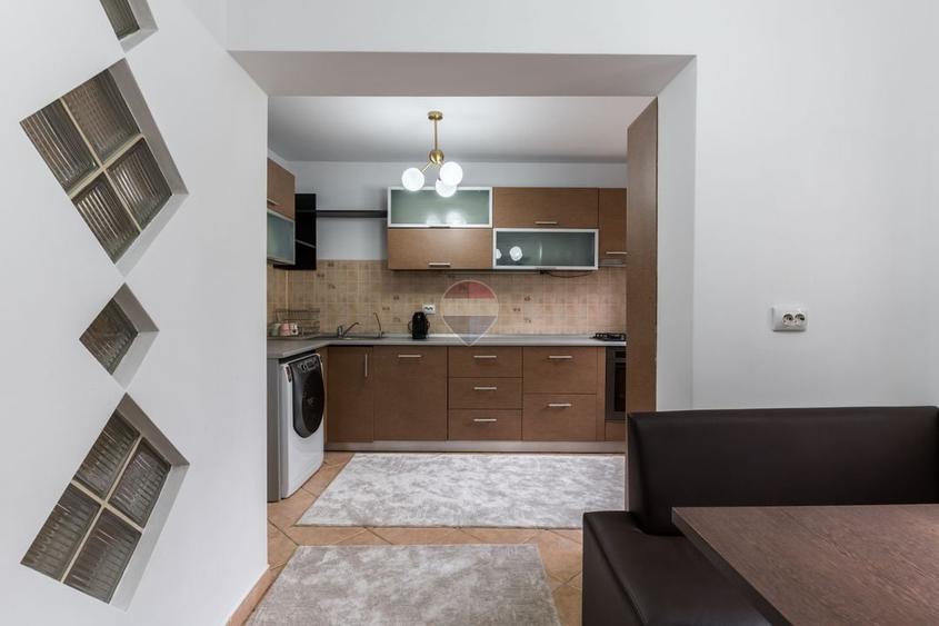 Apartament cu 3 camere decomandat, mobilat în Ultracentral