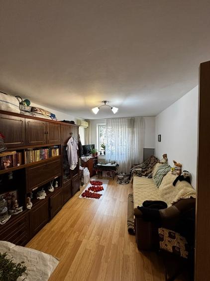 Apartament cu 2 camere decomandat în Crângași