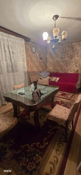 Apartament cu 4 camere decomandat, mobilat în Berceni