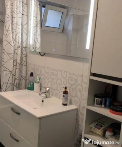 Apartament cu 3 camere decomandat în Florești