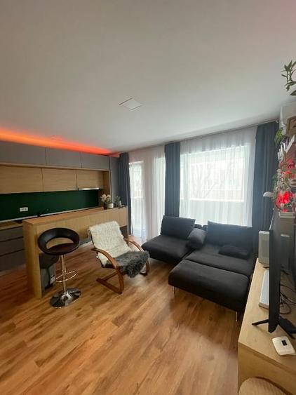 Apartament cu 2 camere semidecomandat, mobilat în Giurgiului