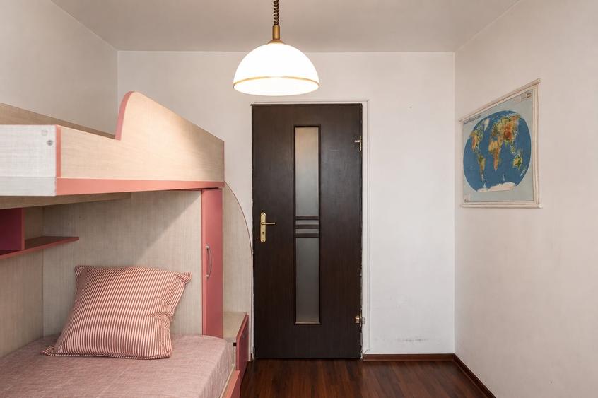 Apartament cu 3 camere, mobilat în Tomis III