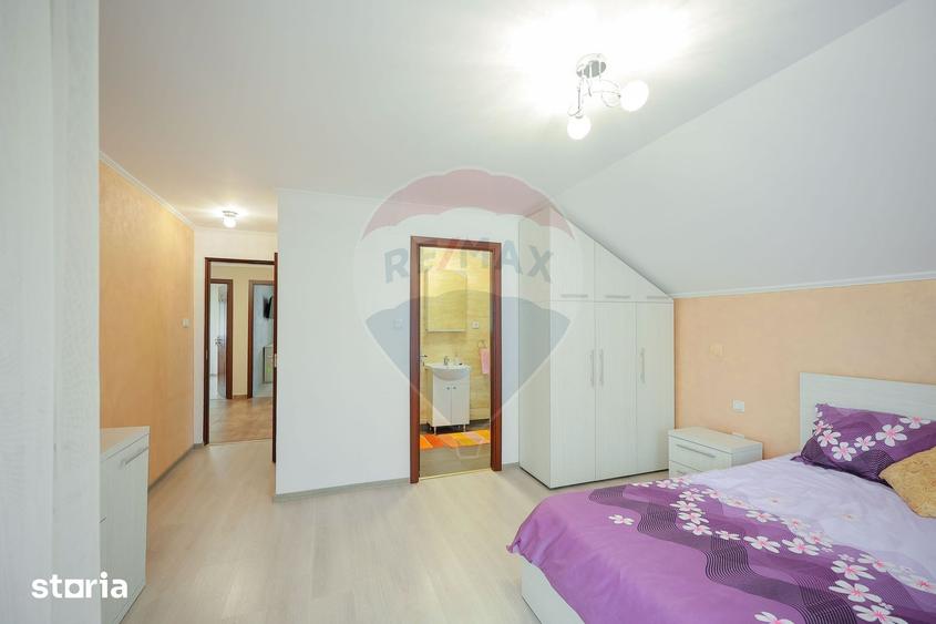 Casă cu 7 camere cu Teren 600 Mp în Sânmartin
