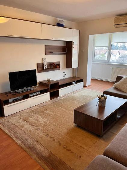 Apartament cu 4 camere decomandat în Bucovina