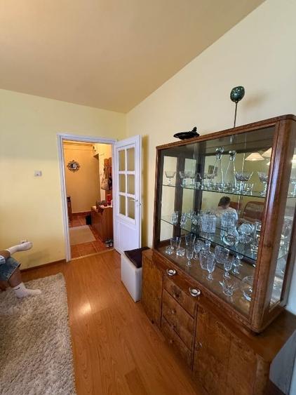 Apartament cu 2 camere semidecomandat, mobilat în Moroasa 1