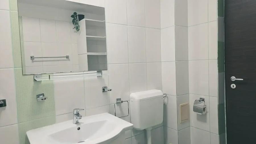Apartament cu 2 camere decomandat, mobilat în Est