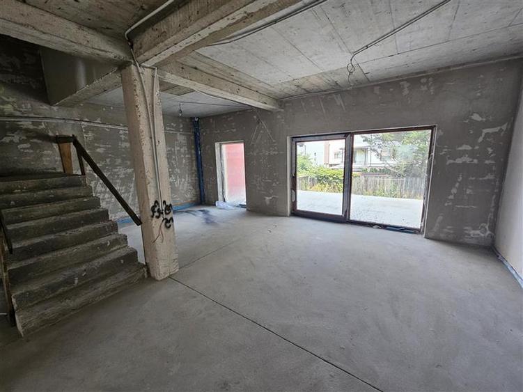 Duplex cu 10 camere cu Garaj în Bună Ziua