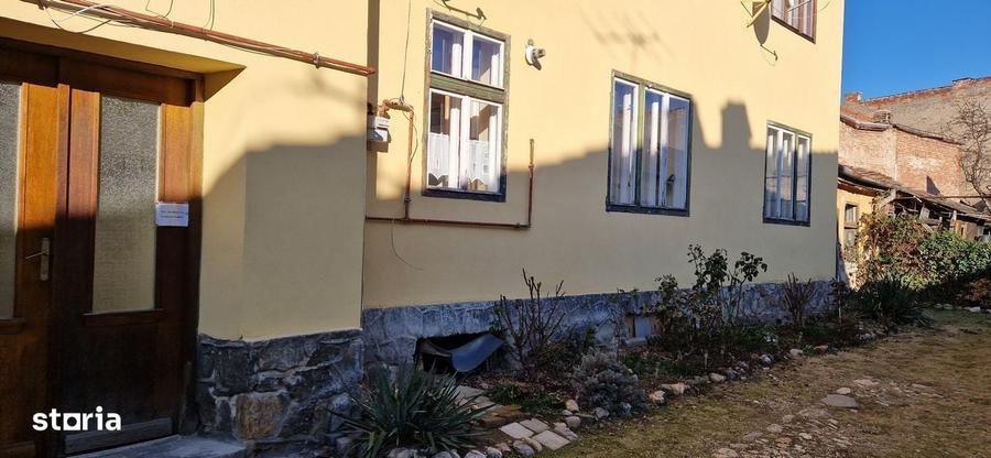 Apartament cu 2 camere nedecomandat în Cristian
