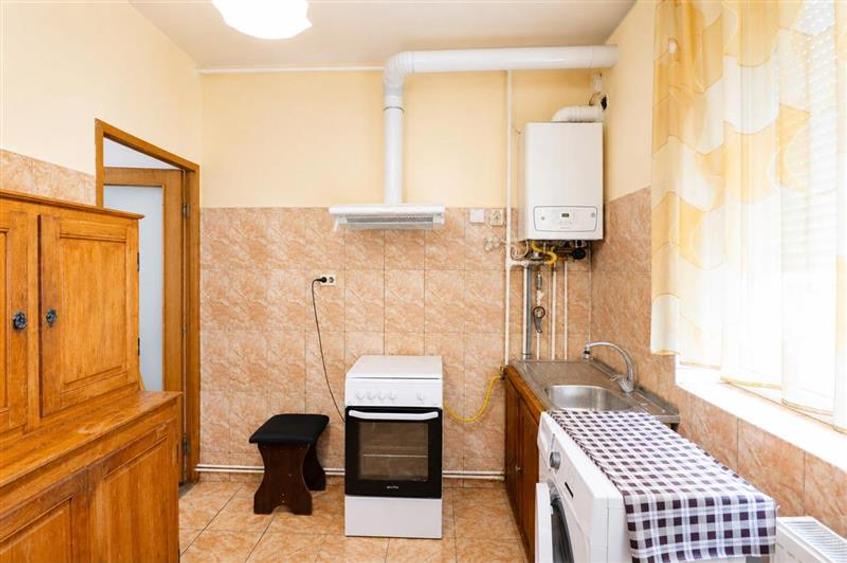 Apartament cu 2 camere nedecomandat, mobilat în Tractorul