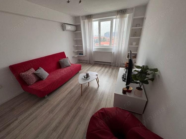 Apartament cu 3 camere semidecomandat în Central