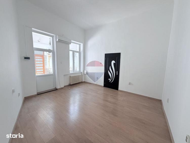 Apartament cu 2 camere semidecomandat în P-ța Mihai Viteazul