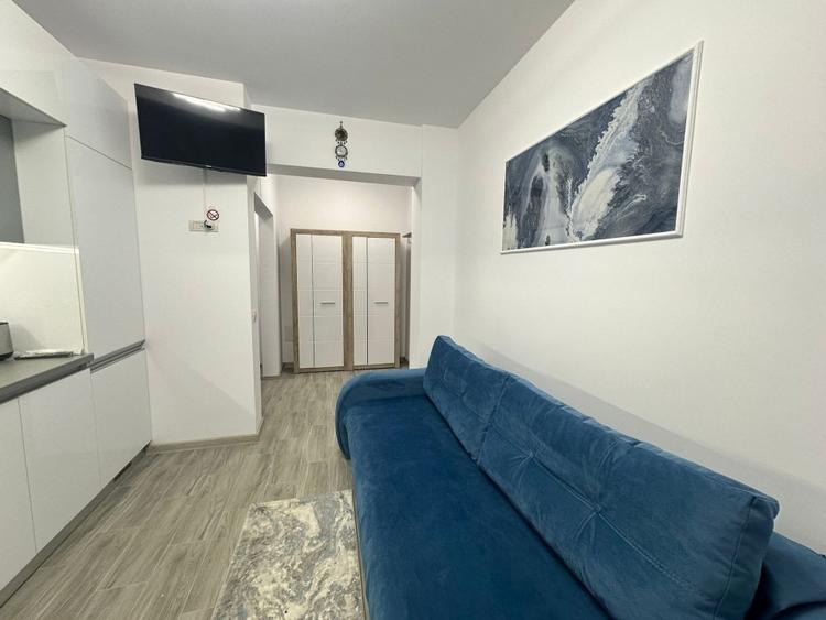 Apartament cu 2 camere decomandat, mobilat în Tractorul