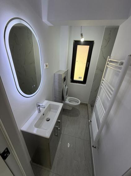 Apartament cu 4 camere decomandat în Poiana