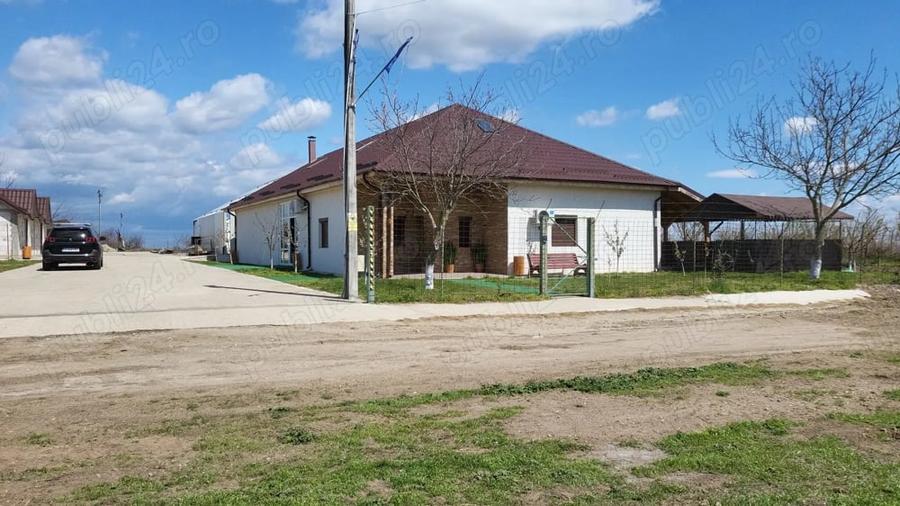 Spațiu comercial, de 500 mp, în Desa