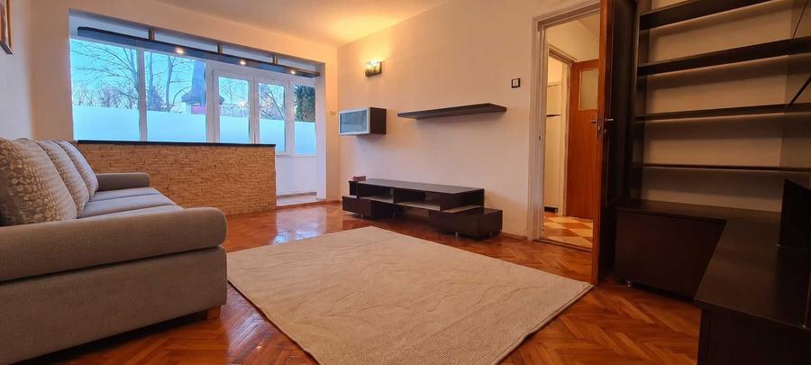 Apartament cu 3 camere semidecomandat în Exterior Vest
