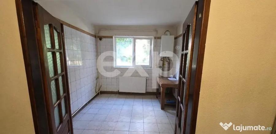 Apartament cu 2 camere semidecomandat în Micro 11