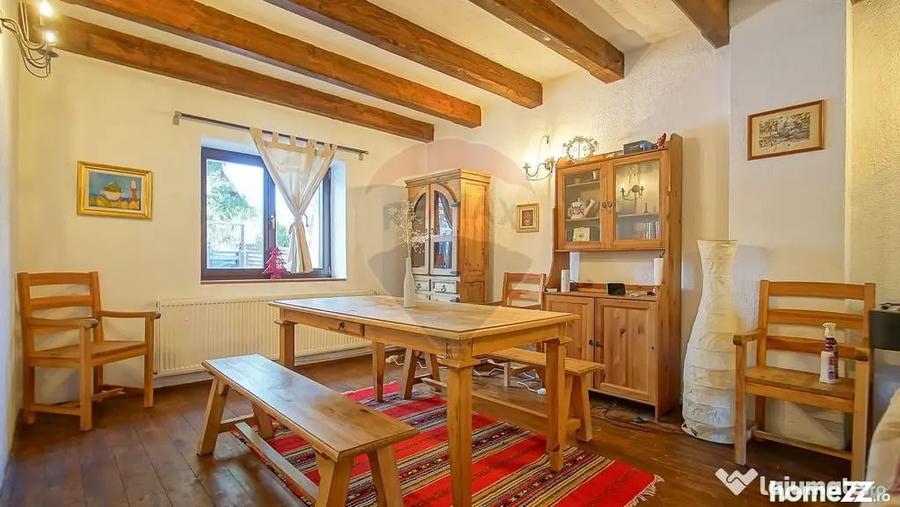 Casă cu 16 camere cu Teren 1368 Mp în Timișu de Sus