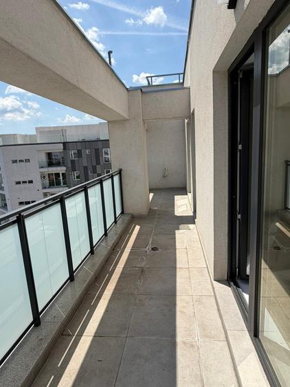 Penthouse cu 4 camere decomandat în Parcul Carol