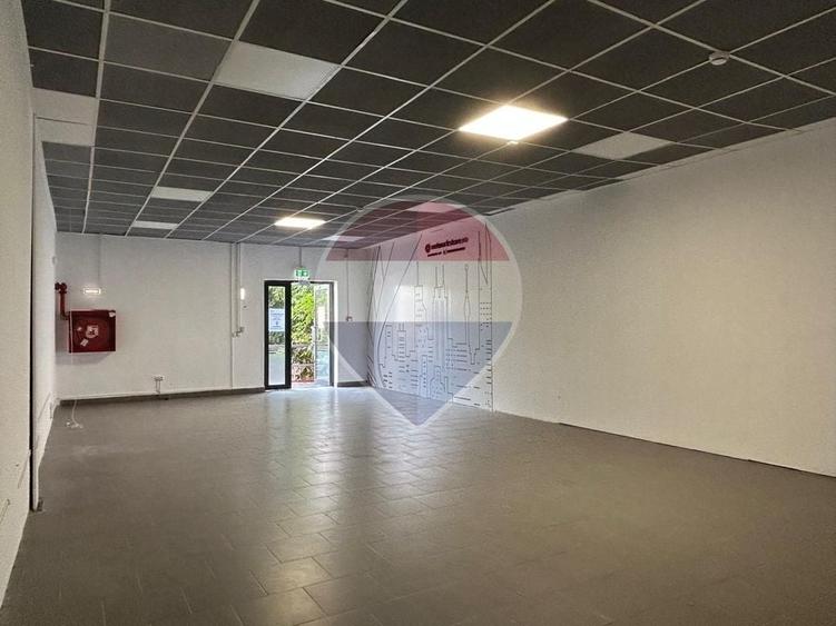 Spațiu comercial, de 70 mp, în
