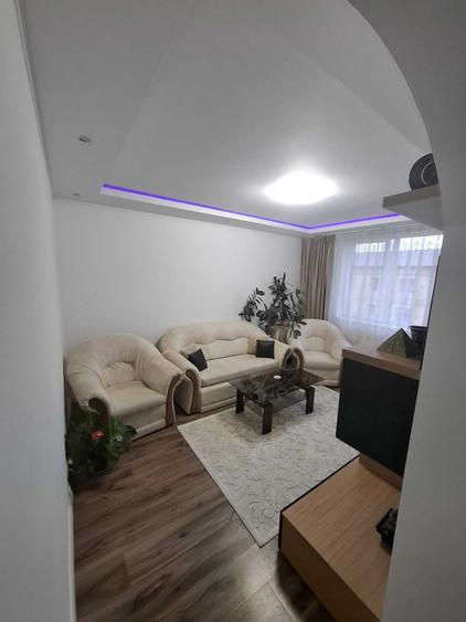 Apartament cu 3 camere decomandat în Central