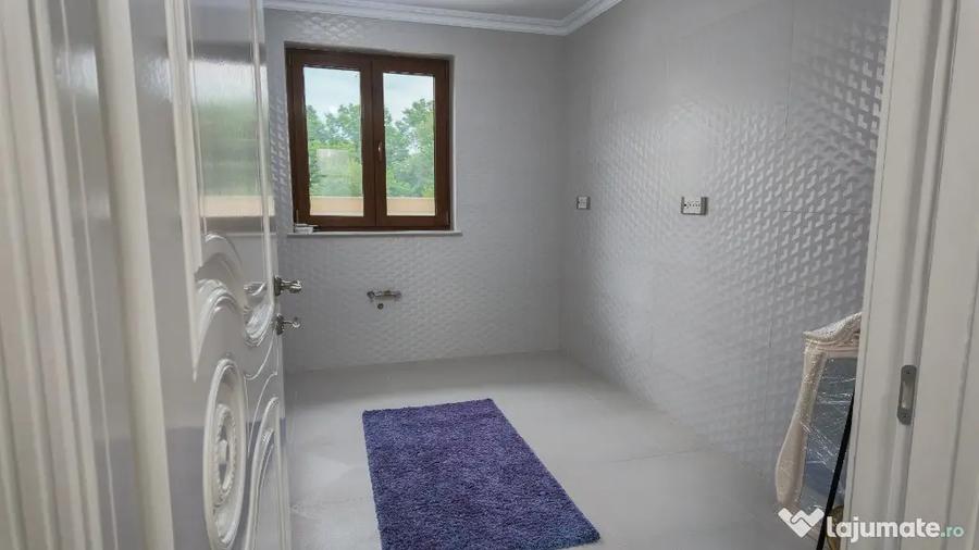 Casă cu 6 camere cu Teren 2100 Mp în Central