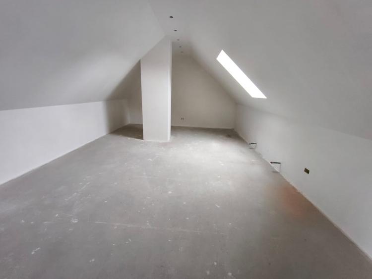 Casă individuală cu 7 camere cu Garaj în Marginea