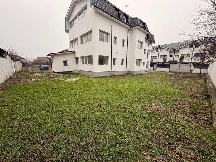 Casă individuală cu 8 camere cu Canalizare în Exterior Sud