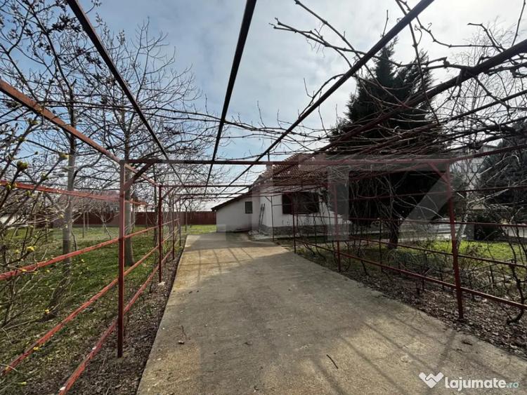 Casă cu 2 camere cu Teren 647 Mp în Central