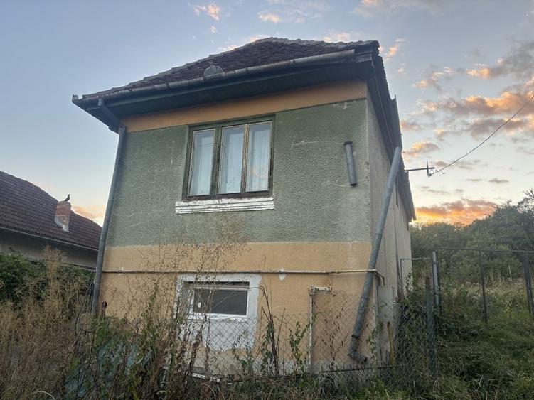 Casă cu 2 camere în Nucet