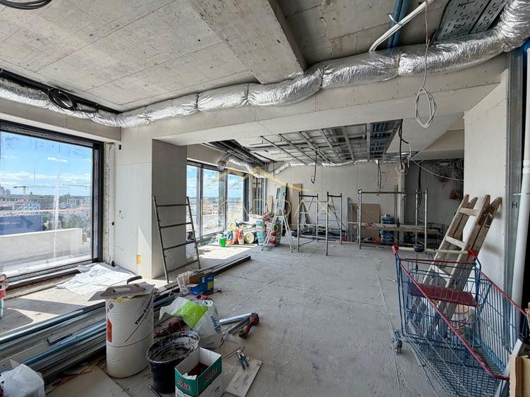 Apartament cu 5 camere decomandat în Herăstrău