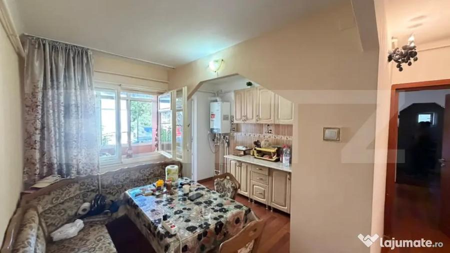 Apartament cu 3 camere semidecomandat în Central