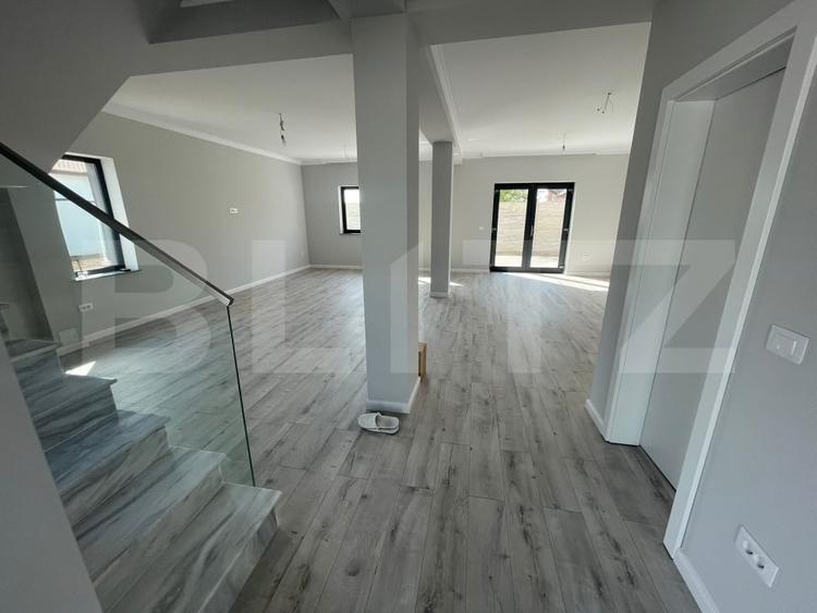 Casă individuală cu 4 camere cu Canalizare în Exterior Nord