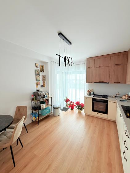 Casă individuală cu 5 camere cu Teren 548 Mp în Central